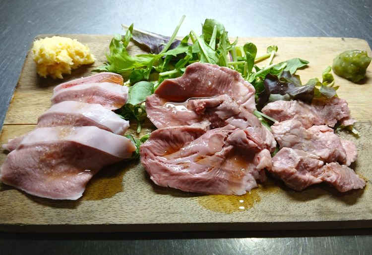 肉刺し盛り合せ